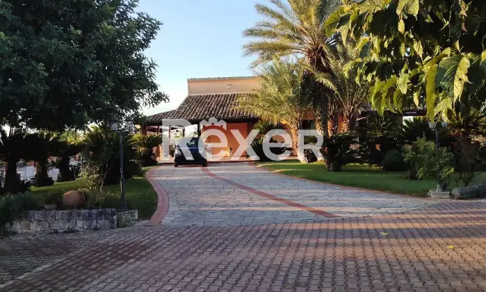 Rexer-Modica-Villa-con-piscina-Giardino