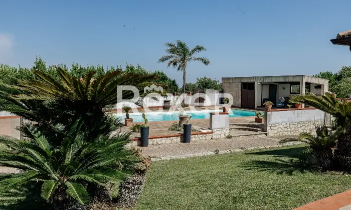 Rexer-Modica-Villa-con-piscina-Giardino