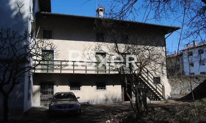 Rexer-Tarcento-intero-compendio-immobiliare-vendesi-a-Loneriacco-di-TarcentoUd-Dpendance