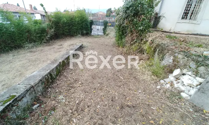 Rexer-Tarcento-intero-compendio-immobiliare-vendesi-a-Loneriacco-di-TarcentoUd-Ingresso