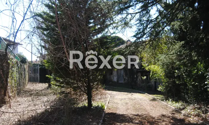 Rexer-Tarcento-intero-compendio-immobiliare-vendesi-a-Loneriacco-di-TarcentoUd-Giardino