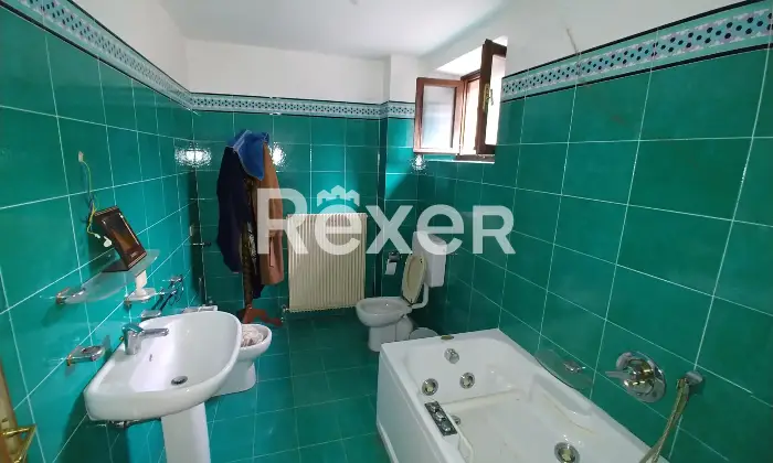 Rexer-Tarcento-intero-compendio-immobiliare-vendesi-a-Loneriacco-di-TarcentoUd-Bagno