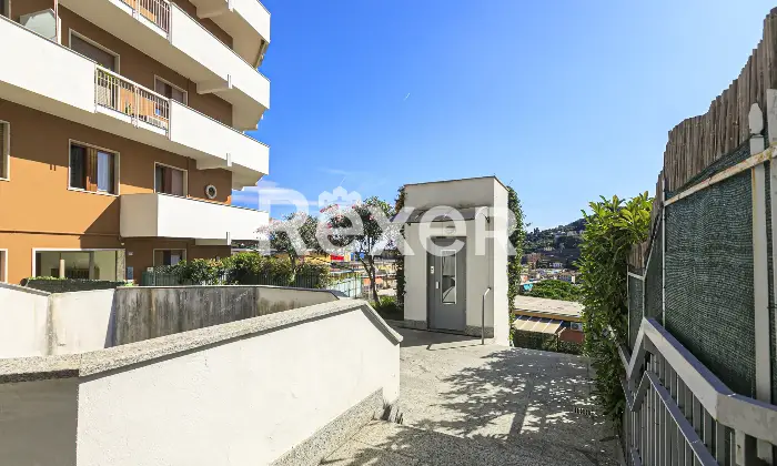Rexer-Rapallo-UNICO-APPARTAMENTO-CON-TERRAZZO-VISTA-MARE-ALLINTERNO-DI-CONTESTO-PRIVATO-CON-PISCINA-BOX-COMPRESO-Altro