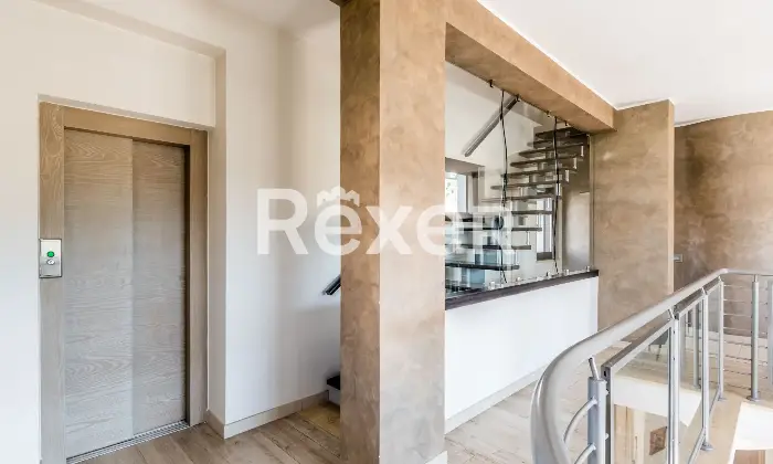 Rexer-Pomigliano-dArco-VILLA-INDIPENDENTE-DI-PRESTIGIO-DESIGN-LUCE-E-COMFORT-NEL-CUORE-DI-POMIGLIANO-DARCO-Altro
