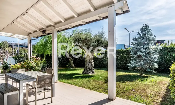 Rexer-Pomigliano-dArco-VILLA-INDIPENDENTE-DI-PRESTIGIO-DESIGN-LUCE-E-COMFORT-NEL-CUORE-DI-POMIGLIANO-DARCO-Altro