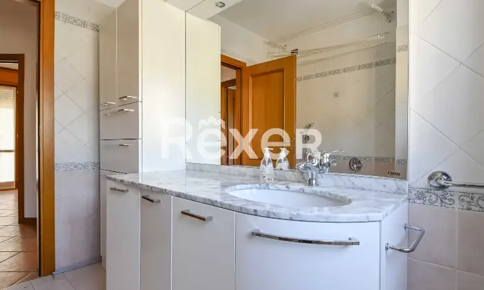 Rexer-TREVIGLIO-In-contesto-signorile-splendido-trelocali-con-doppi-servizi-box-doppio-e-cantina-Altro