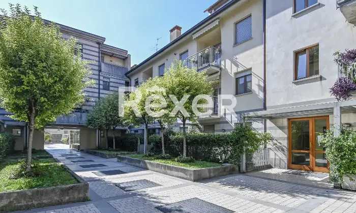 Rexer-TREVIGLIO-In-contesto-signorile-splendido-trelocali-con-doppi-servizi-box-doppio-e-cantina-Altro