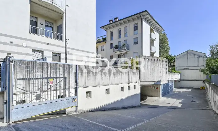 Rexer-TREVIGLIO-In-contesto-signorile-splendido-trelocali-con-doppi-servizi-box-doppio-e-cantina-Altro
