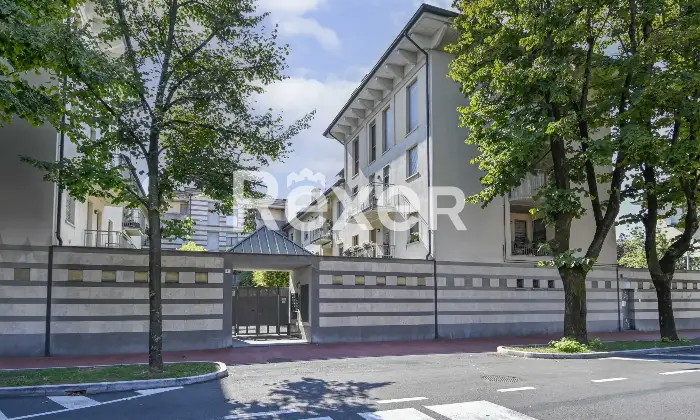 Rexer-TREVIGLIO-In-contesto-signorile-splendido-trelocali-con-doppi-servizi-box-doppio-e-cantina-Altro