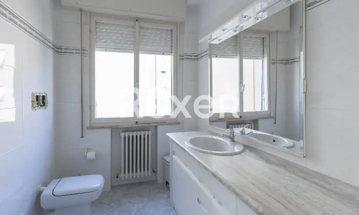 Rexer-Pesaro-Immobile-composto-da-ampio-soggiorno-cucina-abitabile-tre-camere-da-letto-un-bagno-soffitta-e-garage-Altro