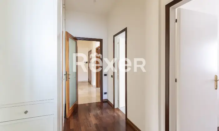 Rexer-Pesaro-Immobile-composto-da-ampio-soggiorno-cucina-abitabile-tre-camere-da-letto-un-bagno-soffitta-e-garage-Altro