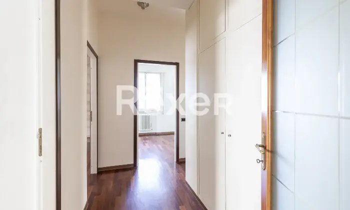 Rexer-Pesaro-Immobile-composto-da-ampio-soggiorno-cucina-abitabile-tre-camere-da-letto-un-bagno-soffitta-e-garage-Altro
