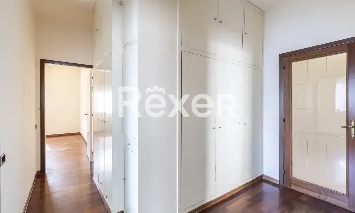 Rexer-Pesaro-Immobile-composto-da-ampio-soggiorno-cucina-abitabile-tre-camere-da-letto-un-bagno-soffitta-e-garage-Altro
