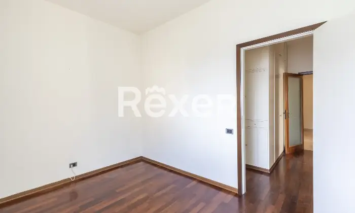 Rexer-Pesaro-Immobile-composto-da-ampio-soggiorno-cucina-abitabile-tre-camere-da-letto-un-bagno-soffitta-e-garage-Altro