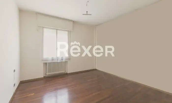 Rexer-Pesaro-Immobile-composto-da-ampio-soggiorno-cucina-abitabile-tre-camere-da-letto-un-bagno-soffitta-e-garage-Altro
