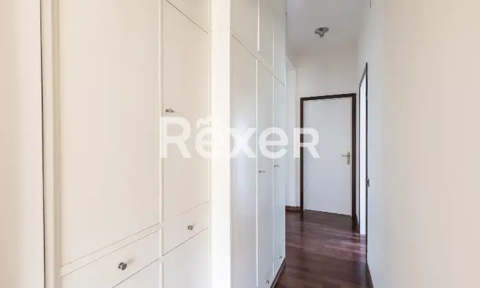 Rexer-Pesaro-Immobile-composto-da-ampio-soggiorno-cucina-abitabile-tre-camere-da-letto-un-bagno-soffitta-e-garage-Altro