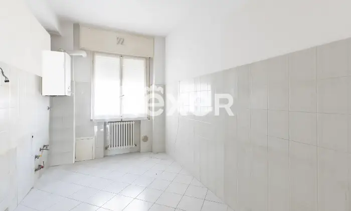 Rexer-Pesaro-Immobile-composto-da-ampio-soggiorno-cucina-abitabile-tre-camere-da-letto-un-bagno-soffitta-e-garage-Altro