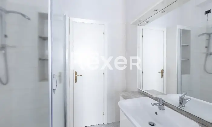 Rexer-Pesaro-Immobile-composto-da-ampio-soggiorno-cucina-abitabile-tre-camere-da-letto-un-bagno-soffitta-e-garage-Altro