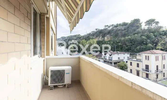 Rexer-Pesaro-Immobile-composto-da-ampio-soggiorno-cucina-abitabile-tre-camere-da-letto-un-bagno-soffitta-e-garage-Altro