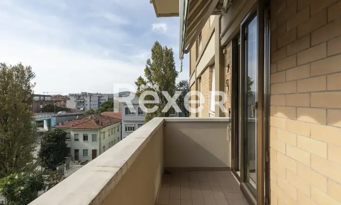 Rexer-Pesaro-Immobile-composto-da-ampio-soggiorno-cucina-abitabile-tre-camere-da-letto-un-bagno-soffitta-e-garage-Altro