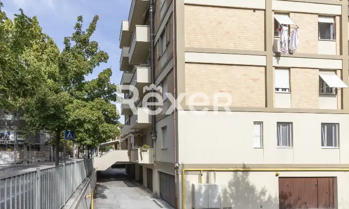 Rexer-Pesaro-Immobile-composto-da-ampio-soggiorno-cucina-abitabile-tre-camere-da-letto-un-bagno-soffitta-e-garage-Altro