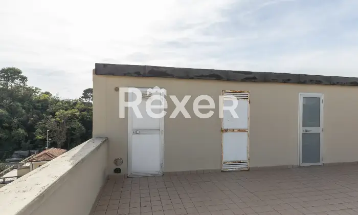 Rexer-Pesaro-Immobile-composto-da-ampio-soggiorno-cucina-abitabile-tre-camere-da-letto-un-bagno-soffitta-e-garage-Altro