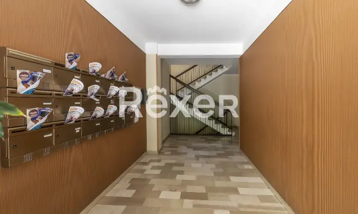 Rexer-Pesaro-Immobile-composto-da-ampio-soggiorno-cucina-abitabile-tre-camere-da-letto-un-bagno-soffitta-e-garage-Altro