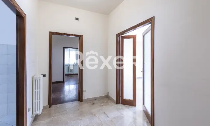 Rexer-Pesaro-Immobile-composto-da-ampio-soggiorno-cucina-abitabile-tre-camere-da-letto-un-bagno-soffitta-e-garage-Altro