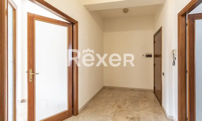 Rexer-Pesaro-Immobile-composto-da-ampio-soggiorno-cucina-abitabile-tre-camere-da-letto-un-bagno-soffitta-e-garage-Altro