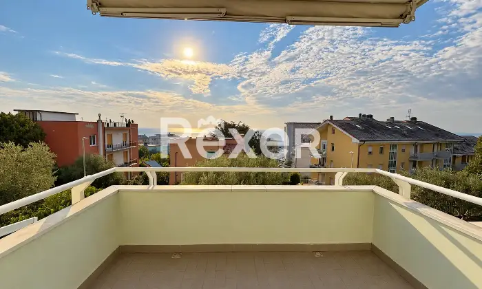 Rexer-Savona-Pentalocale-con-terrazza-vista-mare-e-possibilit-di-garage-cantina-Altro
