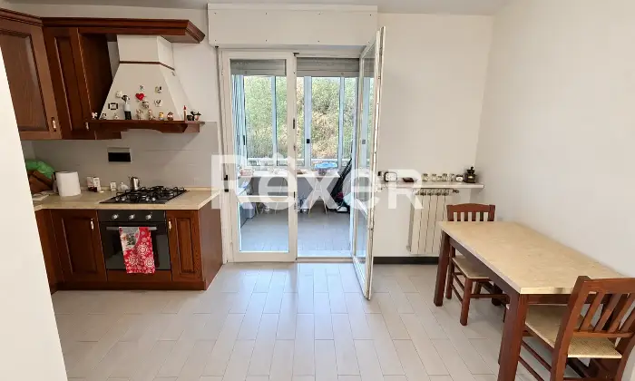 Rexer-Savona-Pentalocale-con-terrazza-vista-mare-e-possibilit-di-garage-cantina-Altro