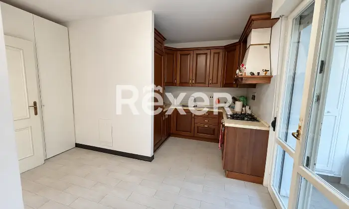 Rexer-Savona-Pentalocale-con-terrazza-vista-mare-e-possibilit-di-garage-cantina-Altro