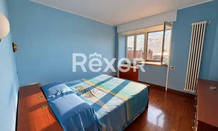 Rexer-Savona-Pentalocale-con-terrazza-vista-mare-e-possibilit-di-garage-cantina-Altro