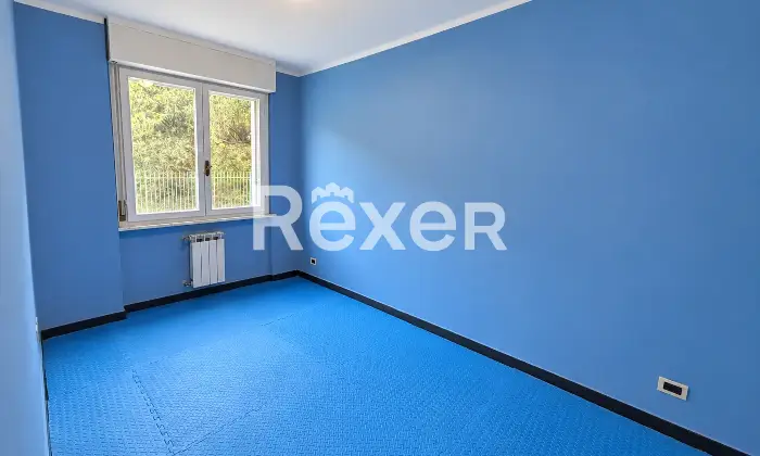 Rexer-Savona-Pentalocale-con-terrazza-vista-mare-e-possibilit-di-garage-cantina-Altro