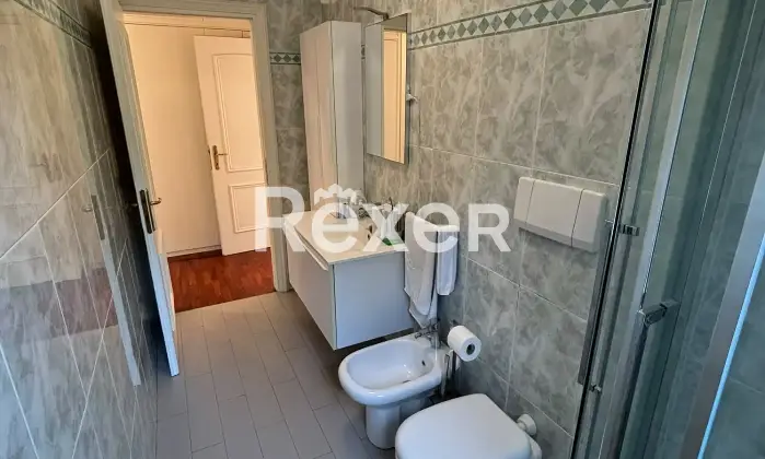 Rexer-Savona-Pentalocale-con-terrazza-vista-mare-e-possibilit-di-garage-cantina-Altro