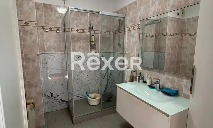 Rexer-Savona-Pentalocale-con-terrazza-vista-mare-e-possibilit-di-garage-cantina-Altro