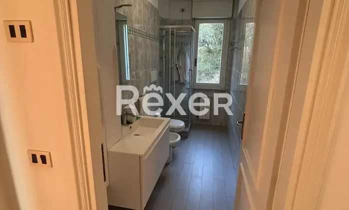 Rexer-Savona-Pentalocale-con-terrazza-vista-mare-e-possibilit-di-garage-cantina-Altro