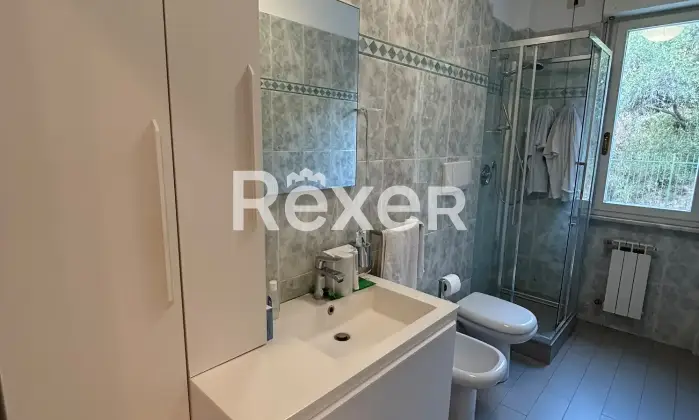 Rexer-Savona-Pentalocale-con-terrazza-vista-mare-e-possibilit-di-garage-cantina-Altro