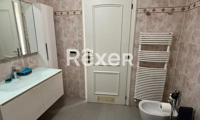 Rexer-Savona-Pentalocale-con-terrazza-vista-mare-e-possibilit-di-garage-cantina-Altro