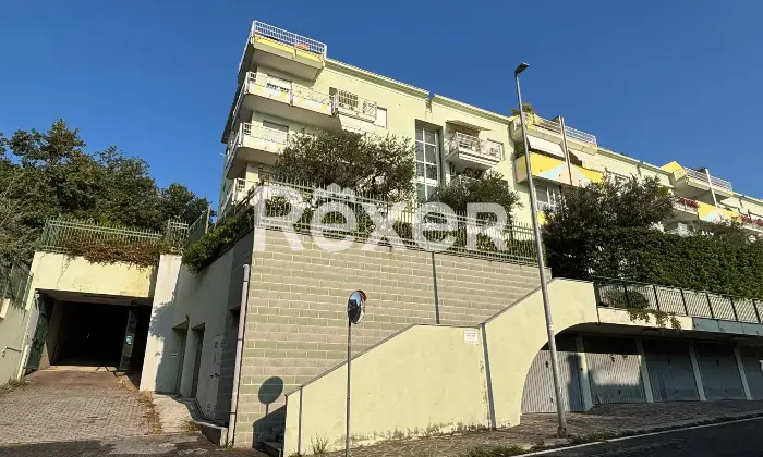 Rexer-Savona-Pentalocale-con-terrazza-vista-mare-e-possibilit-di-garage-cantina-Altro