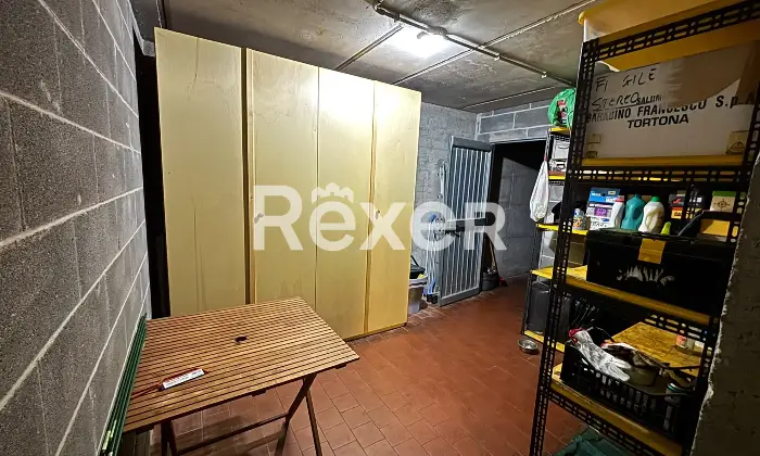 Rexer-Savona-Pentalocale-con-terrazza-vista-mare-e-possibilit-di-garage-cantina-Altro