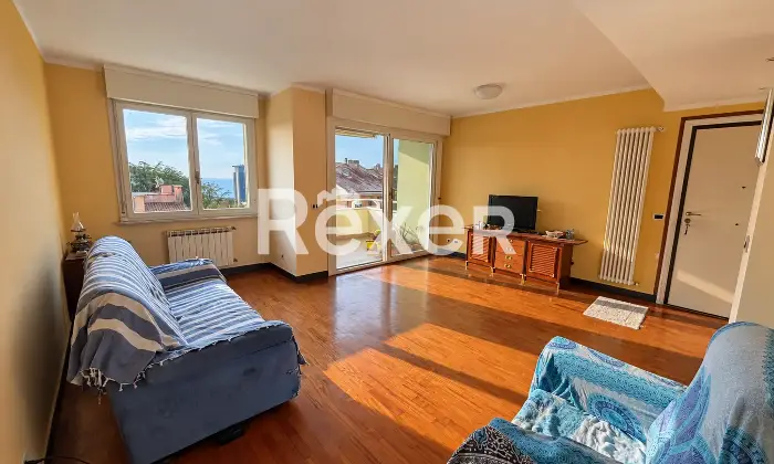 Rexer-Savona-Pentalocale-con-terrazza-vista-mare-e-possibilit-di-garage-cantina-Altro