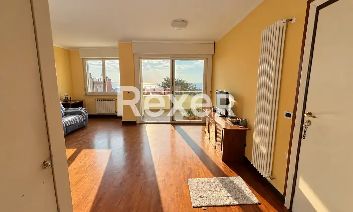 Rexer-Savona-Pentalocale-con-terrazza-vista-mare-e-possibilit-di-garage-cantina-Altro