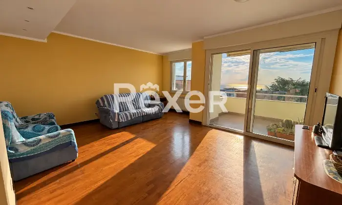 Rexer-Savona-Pentalocale-con-terrazza-vista-mare-e-possibilit-di-garage-cantina-Altro