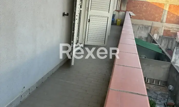 Rexer-Gioia-Tauro-Vendesi-ampio-appartamento-vicino-al-centro-storico-Terrazzo