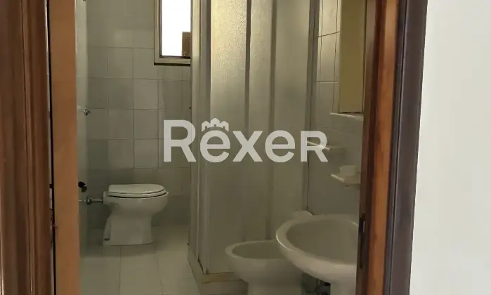 Rexer-Gioia-Tauro-Vendesi-ampio-appartamento-vicino-al-centro-storico-Bagno