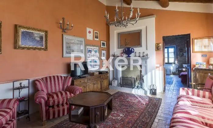 Rexer-Cortona-Affascinante-appartamento-su-due-livelli-in-antica-Leopoldina-con-piscina-e-impianti-sportivi-Altro