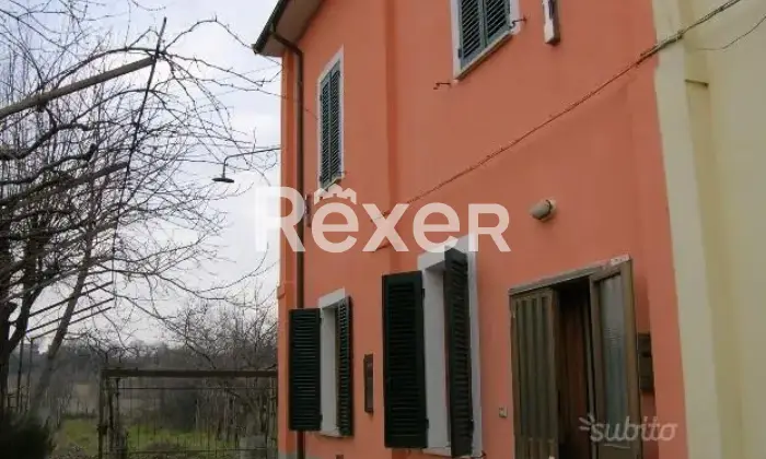 Rexer-Spoleto-CASA-DI-CAMPAGNA-A-SCHIERA-DI-TESTA-ABITABILE-DA-SUBITO-Terrazzo