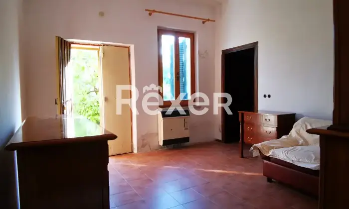 Rexer-Spoleto-CASA-DI-CAMPAGNA-A-SCHIERA-DI-TESTA-ABITABILE-DA-SUBITO-Atrio