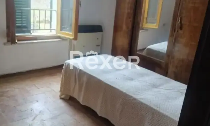 Rexer-Spoleto-CASA-DI-CAMPAGNA-A-SCHIERA-DI-TESTA-ABITABILE-DA-SUBITO-Camera